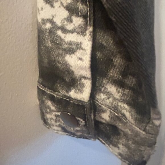 American Bazi "Fashion Tour" Black Tie Dye Distressed Cropped Denim Jacket NEW - Picture 11 of 16
